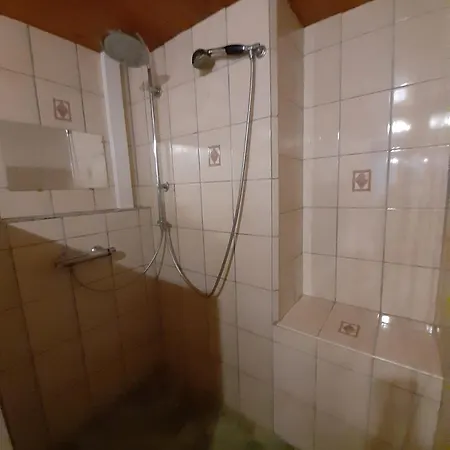Apartment De *